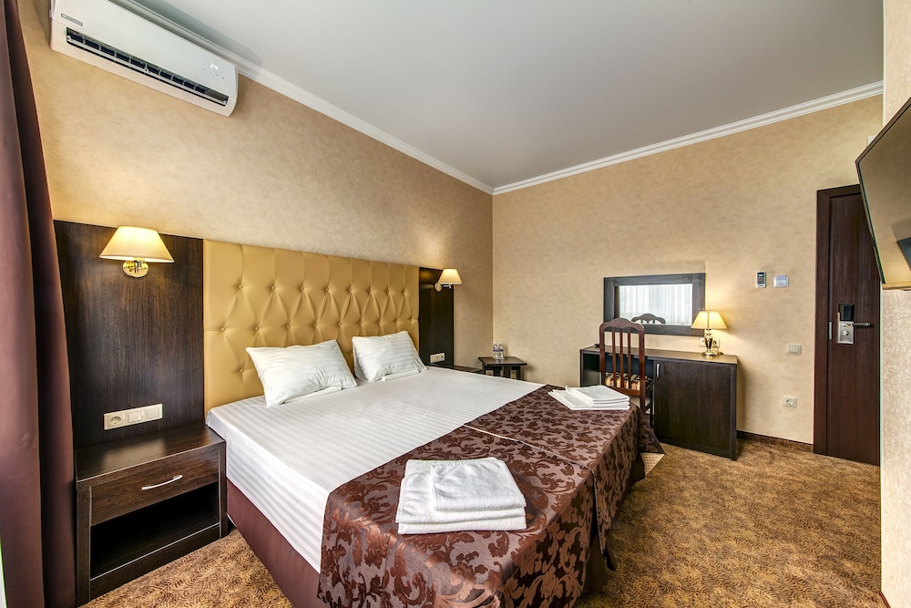 Standard Double or Twin Room photo 1