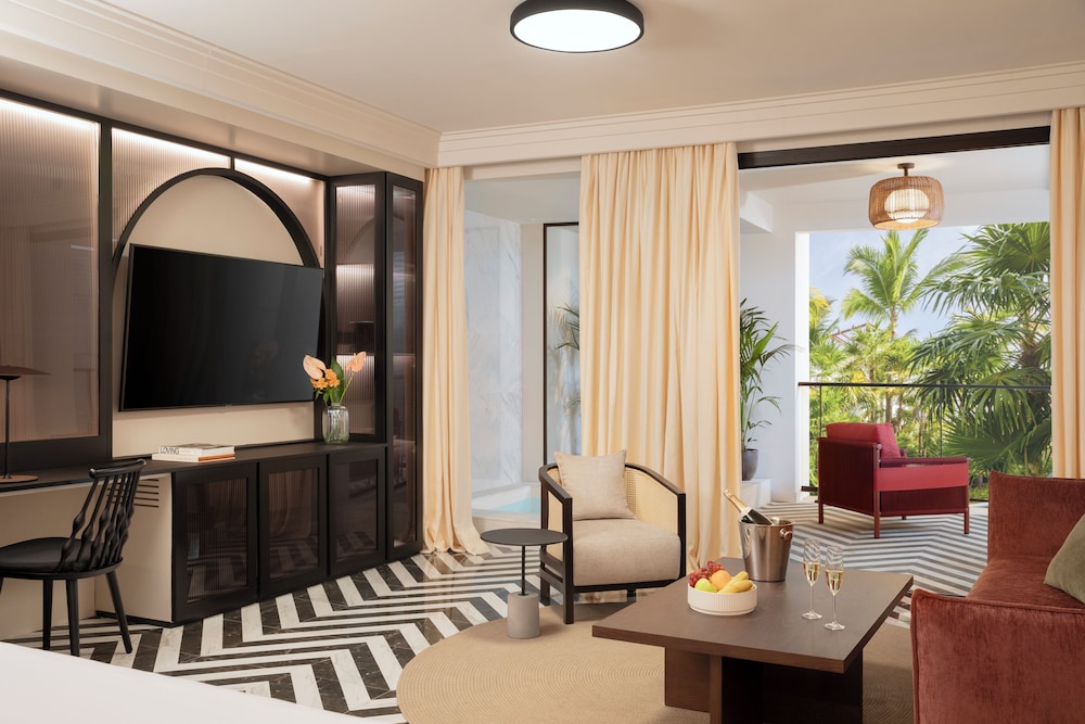 Excellence Club Two-Story Rooftop Terrace Suite W/ Private Pool