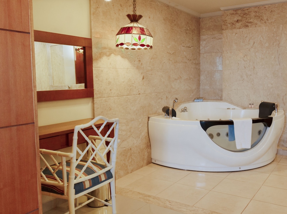 Deluxe Suite photo 3