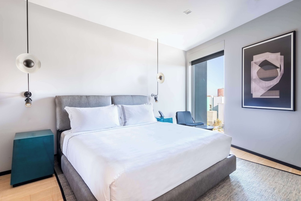 Suite, 1 King Bed - Photo 3