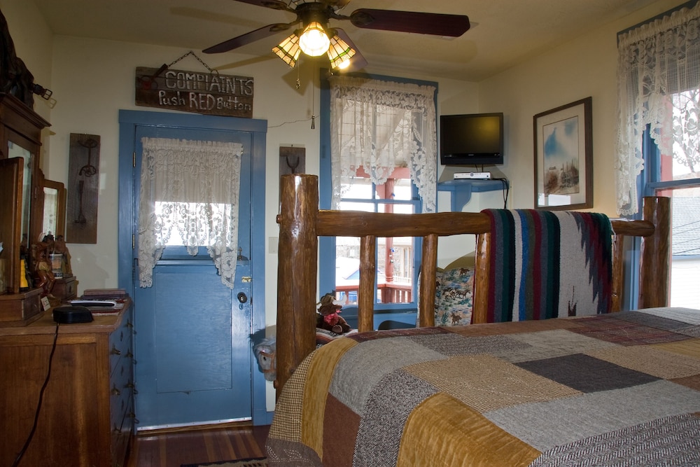Standard Double Room, Ensuite, Mountain View (Western ) photo 3