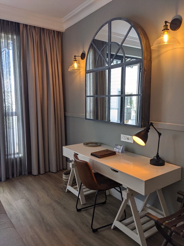 Deluxe Room (COURTYARD UPPER LEVEL) photo 2
