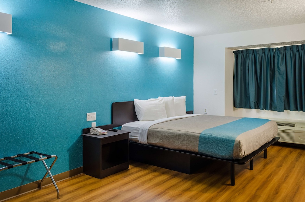 Deluxe Suite, 1 King Bed, Accessible, Non Smoking photo 3