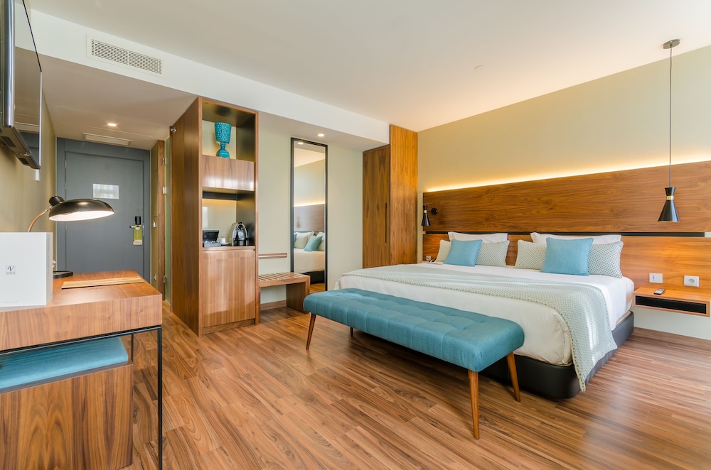 Superior Double or Twin Room thumbnail 5
