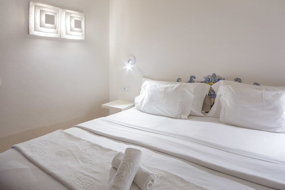 Double or Twin Room - Photo 2