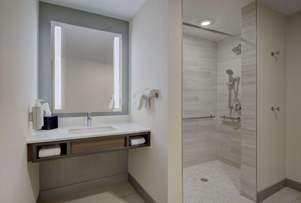 Room, 2 Queen Beds, Accessible - Photo 2
