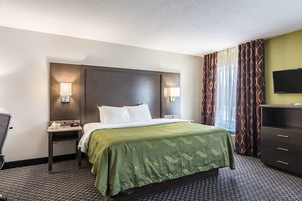 Suite, 1 King Bed, Non Smoking - Photo 2