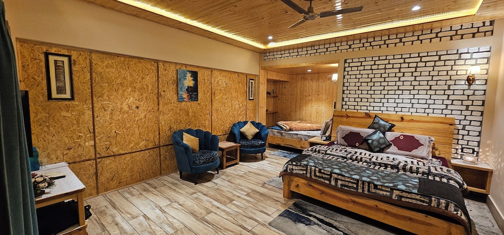 Cedar Club Room - Photo 4
