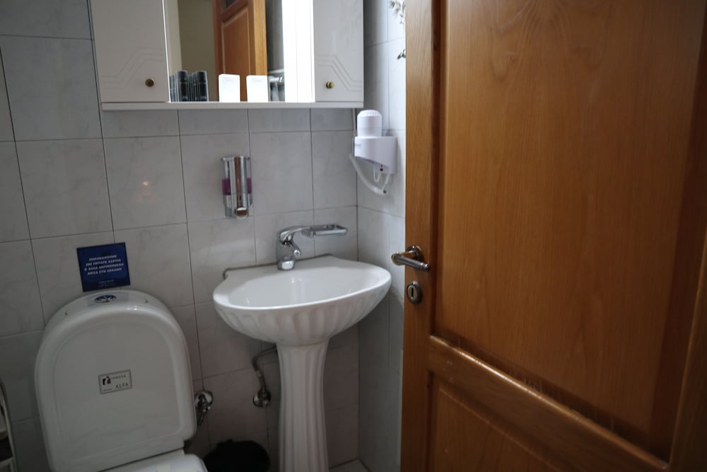 Standard Double or Twin Room - Photo 18