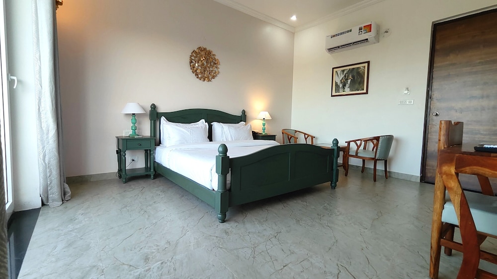 Deluxe Double Room - Photo 13
