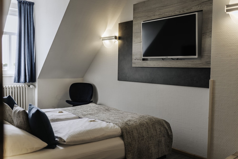 Suite, 1 King Bed photo 3