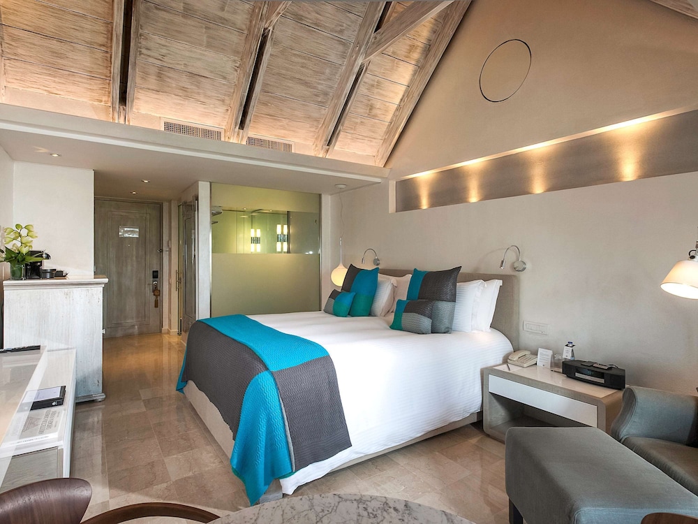 Deluxe Room, 1 King Bed, Ocean View (Butler Service) - Photo 2