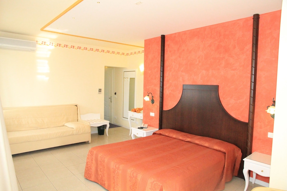 Junior Suite, Balcony, Partial Sea View photo 1