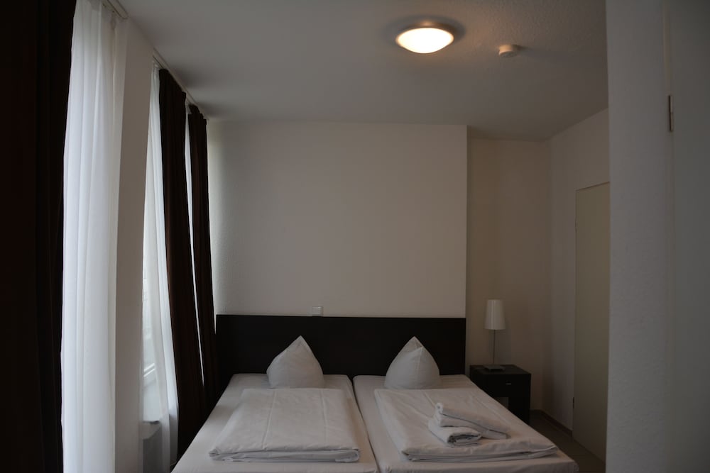 Standard Double or Twin Room photo 3