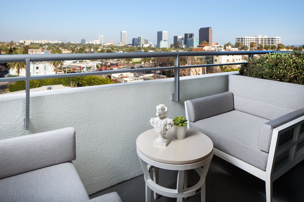 Studio Suite, 1 King Bed, Balcony