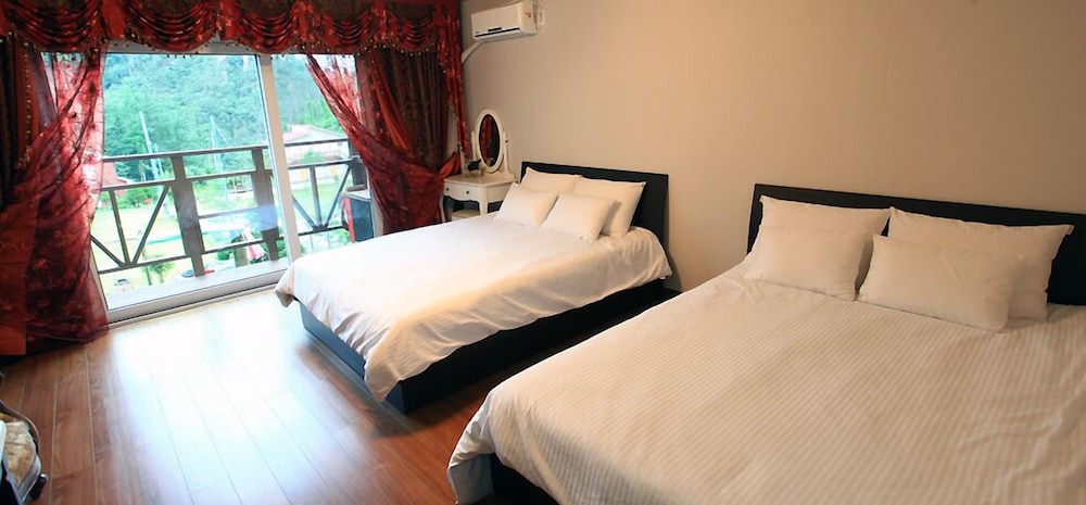 Studio Suite, 2 Bedrooms photo 2