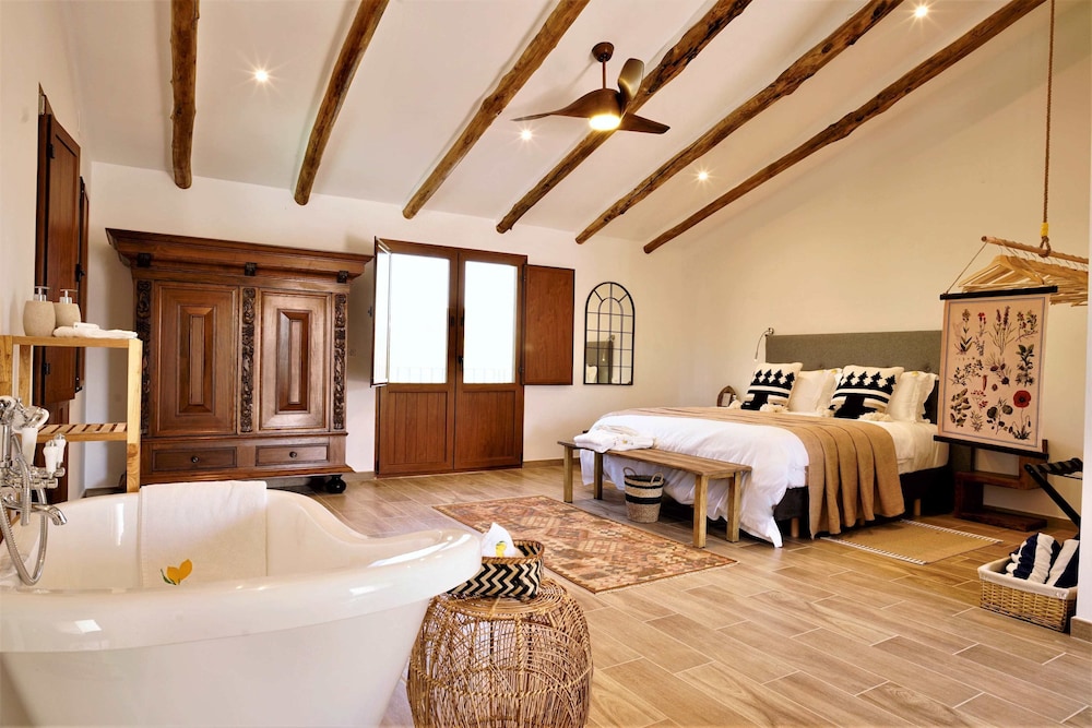 Deluxe Loft, 1 Bedroom, Bathtub, Mountain View