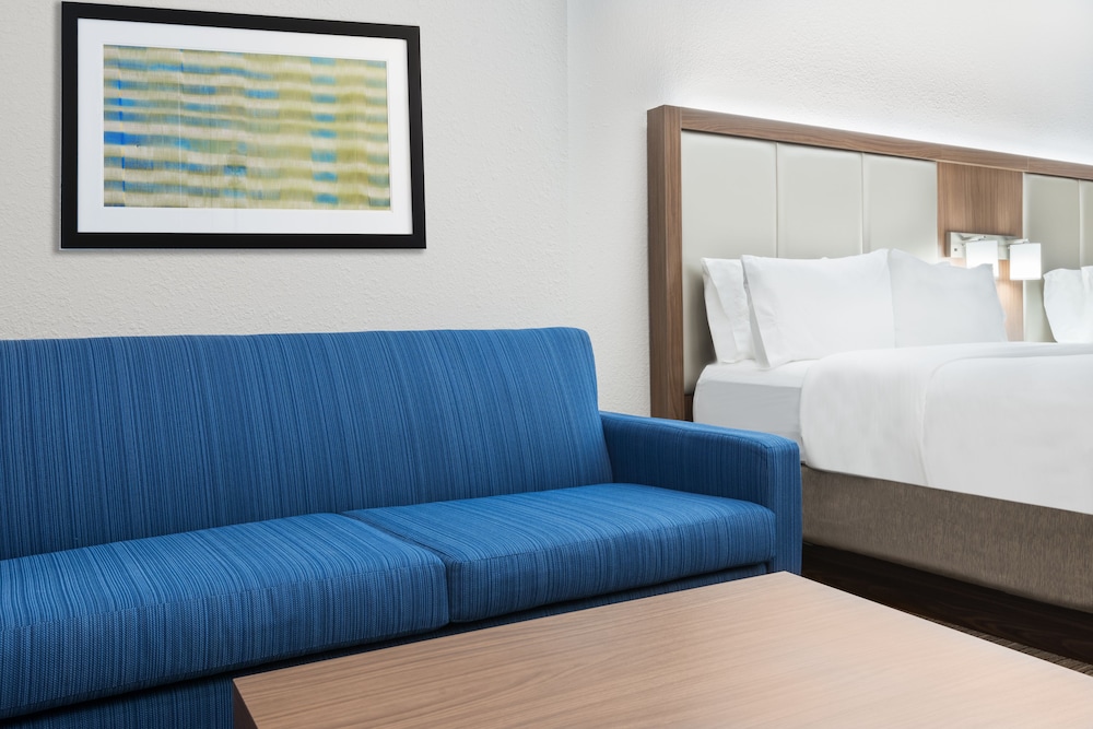 Suite, 2 Queen Beds, Non Smoking - Photo 2
