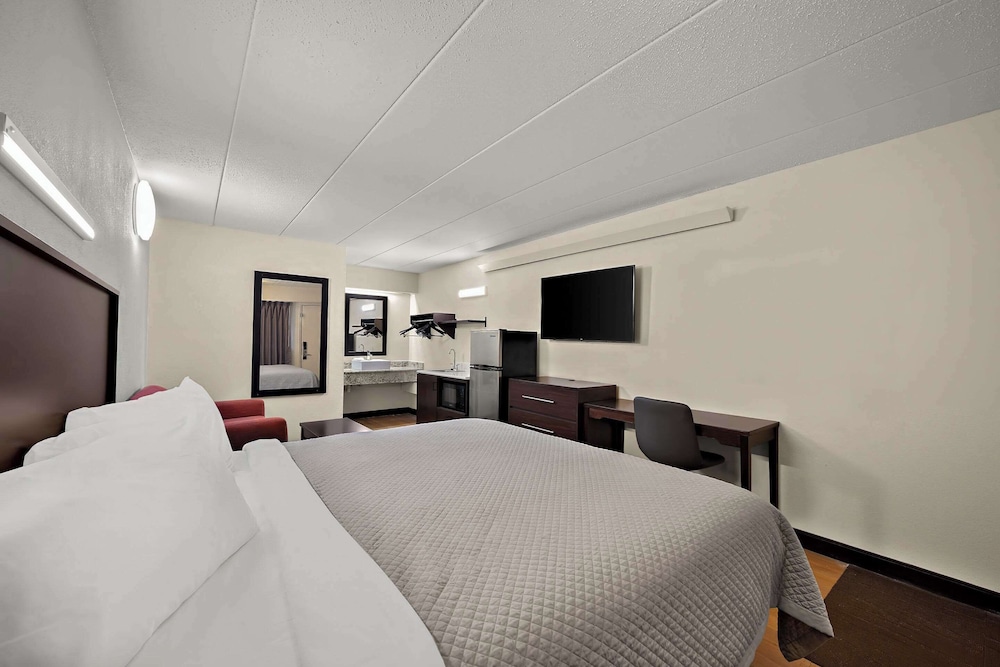 Room, 1 King Bed, Non Smoking (Efficiency) photo 2