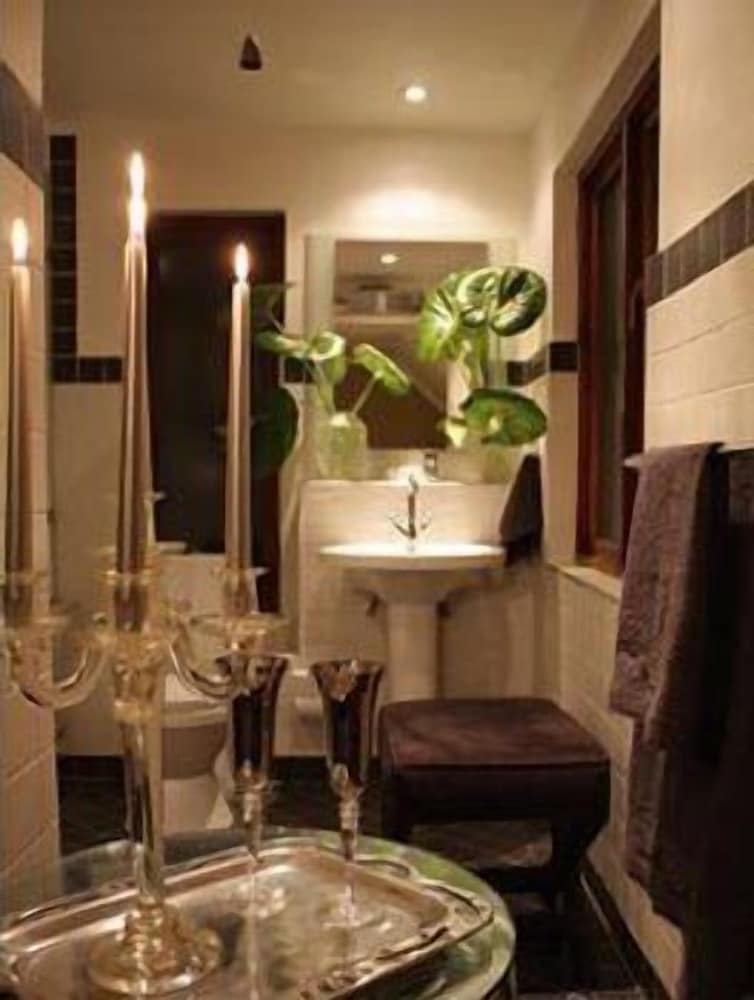 Room (Gold) photo 2