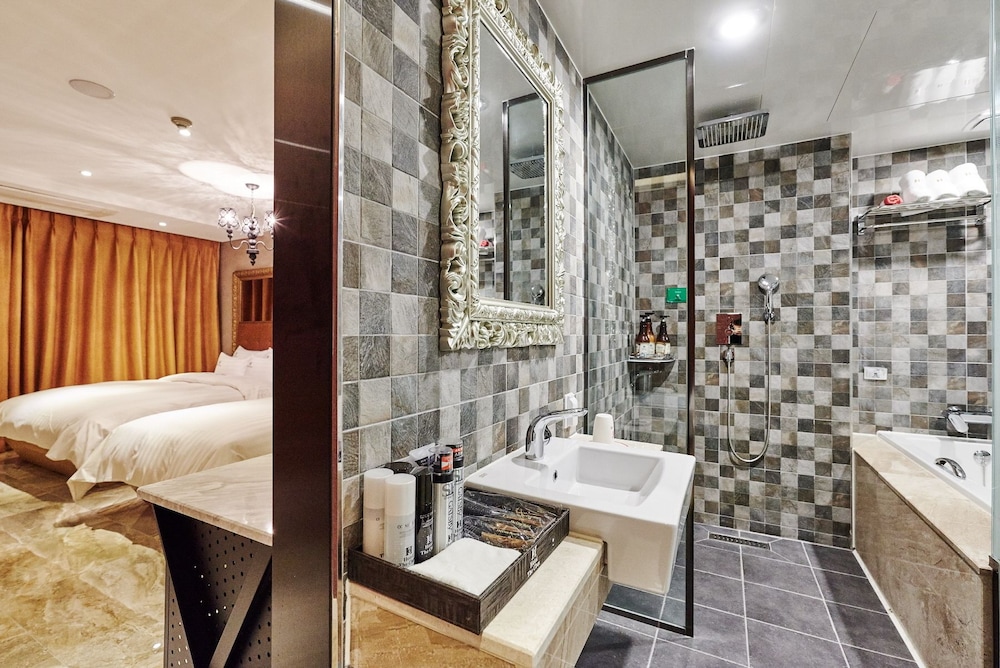Deluxe Twin Room - Photo 5