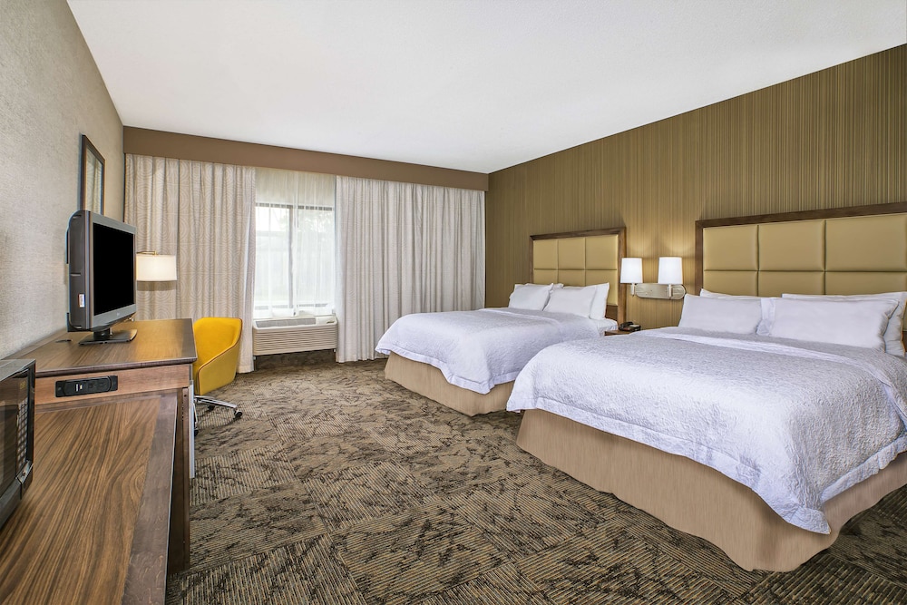 Room, 2 Queen Beds (Larger Room) - Photo 2