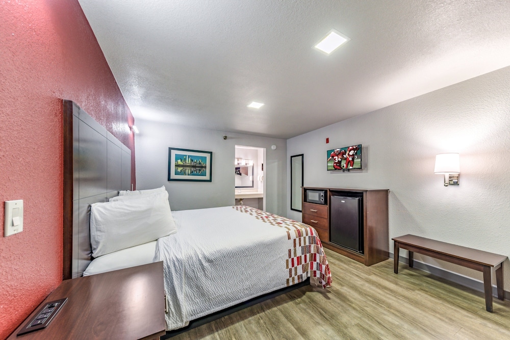Deluxe Room, 1 King Bed (Smoke Free) - Photo 5