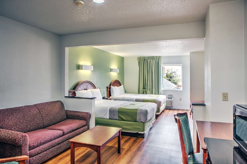 Deluxe Suite, 2 Queen Beds, Non Smoking photo 2