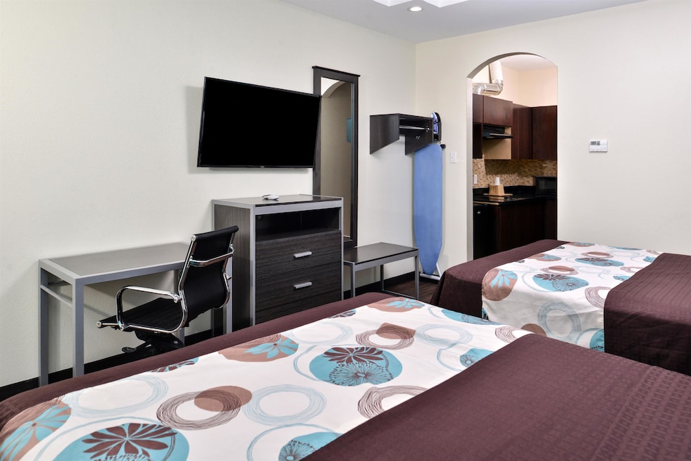 Suite, 2 Queen Beds, Accessible, Non Smoking (Kitchen) photo 3