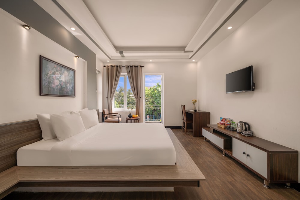 Deluxe Double Room, Balcony, City View photo 2