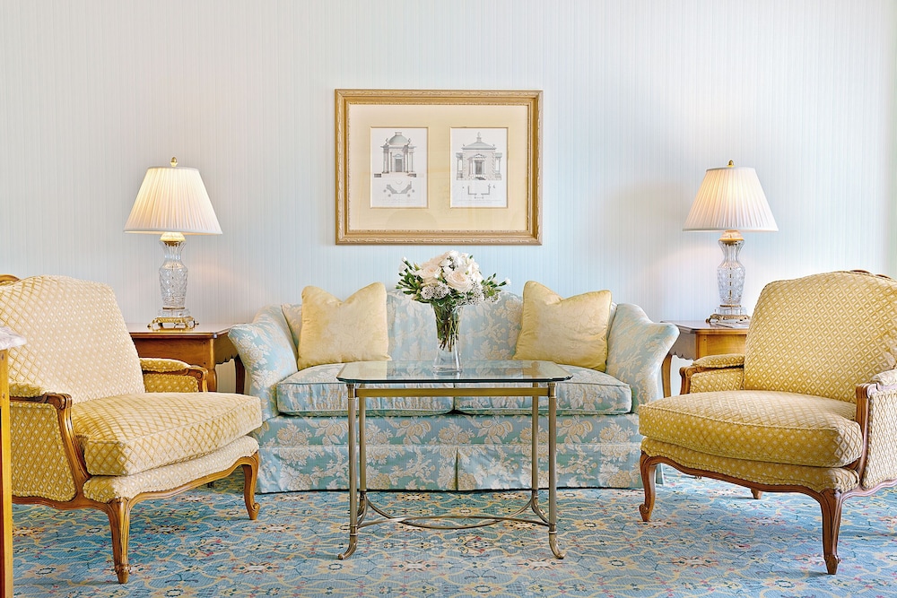 Executive Suite, 1 King Bed, Kitchen - Photo 3