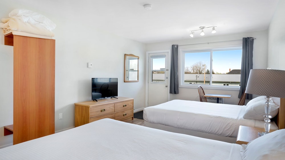 Standard Room, 2 Queen Beds photo 3