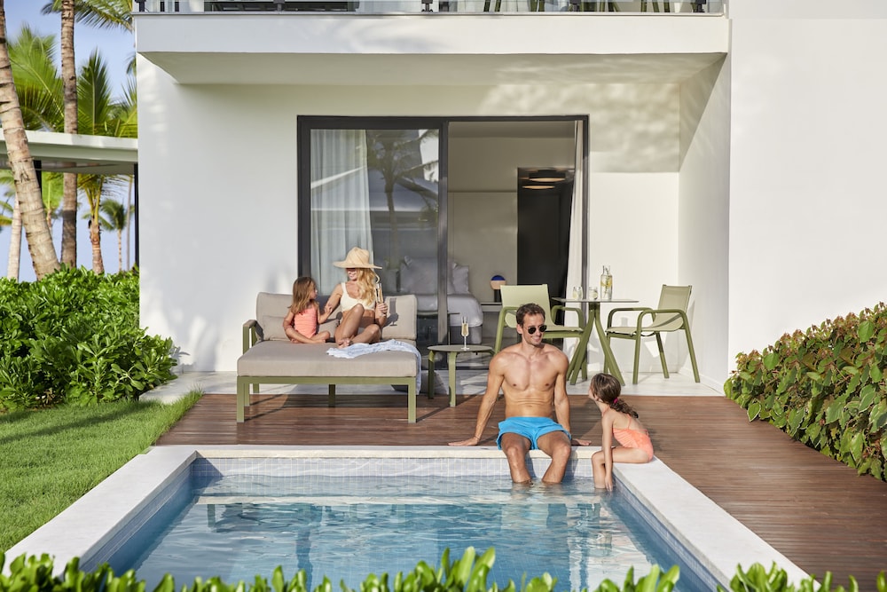 Finest Club Pool Family Suite photo 3