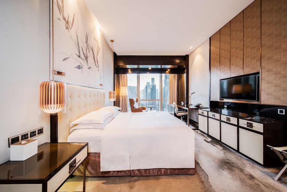 King Deluxe Room thumbnail 6