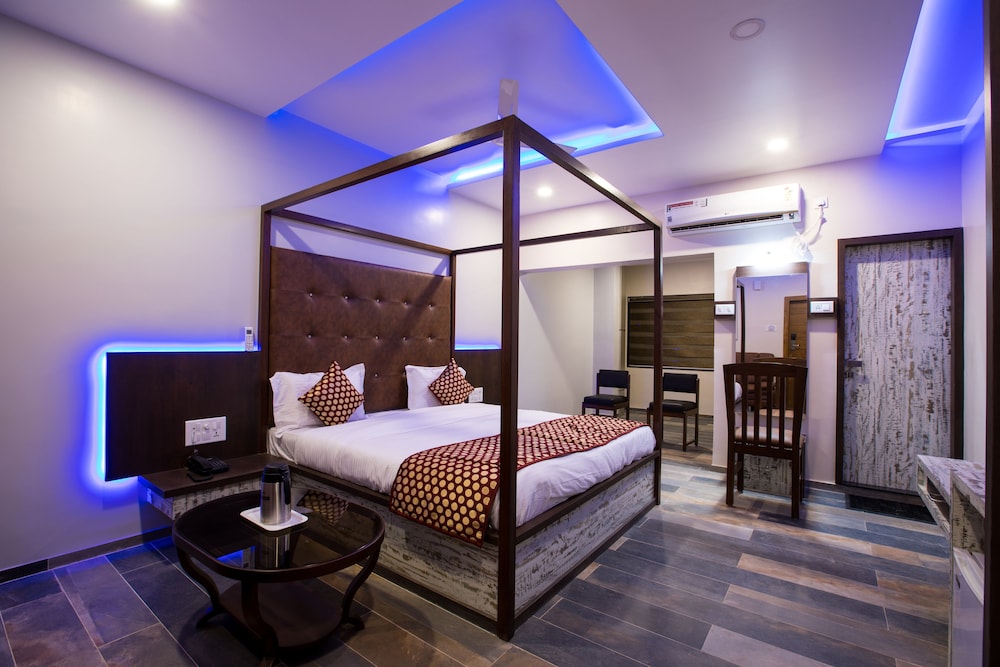 Elite Room, 1 King Bed, City View photo 3