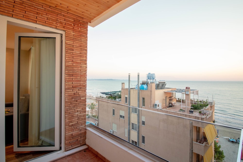 Comfort Triple Room, Partial Sea View