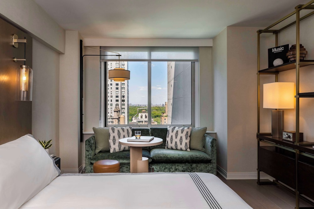Room, 1 King Bed, Park View (High Floor Lounge)