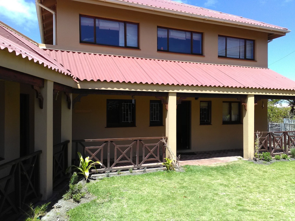 House, 3 Bedrooms, Balcony, Garden View photo 2