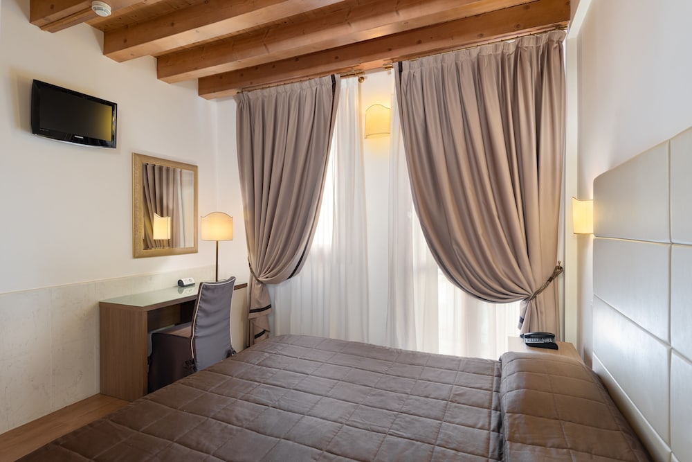 Comfort Double Room, 1 Queen Bed - Photo 4