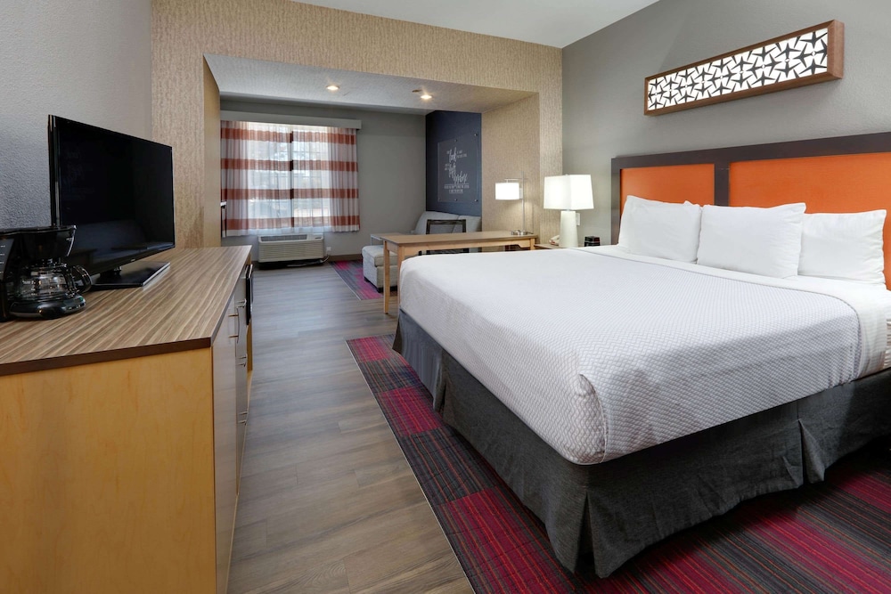 Executive Room, 1 King Bed with Sofa bed, Non Smoking - Photo 1