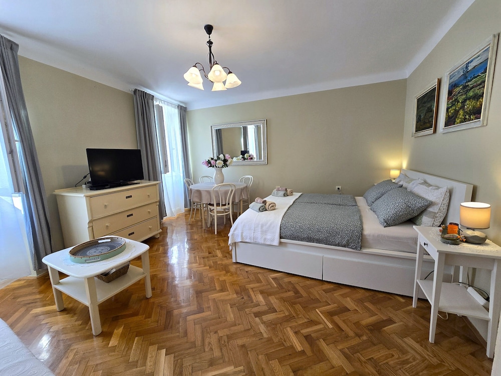 City Apartment, City View