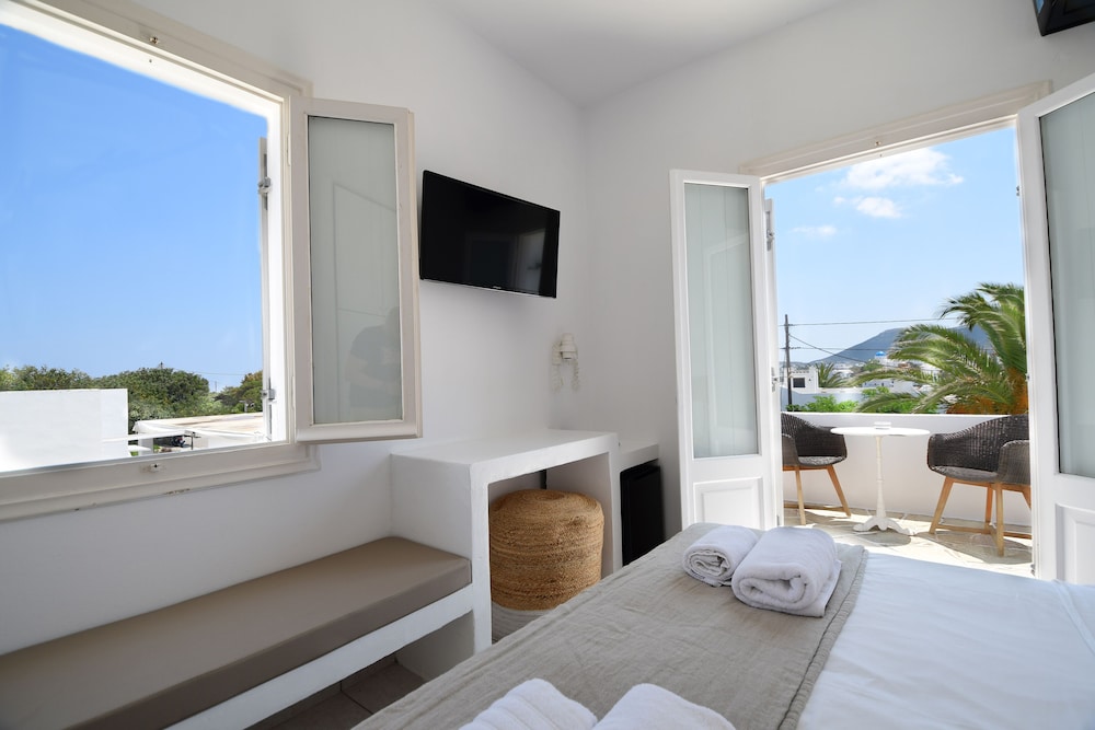 Panoramic Room, 1 Bedroom, Partial Sea View photo 3