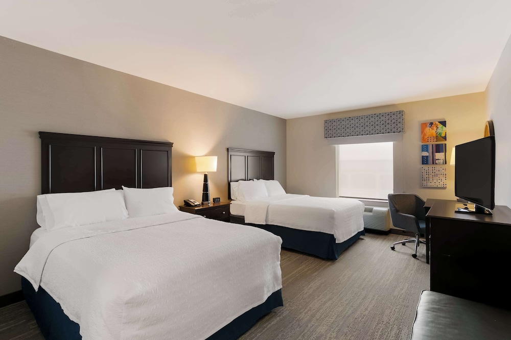 Room, 2 Queen Beds, Accessible, Bathtub (Mobility & Hearing)
