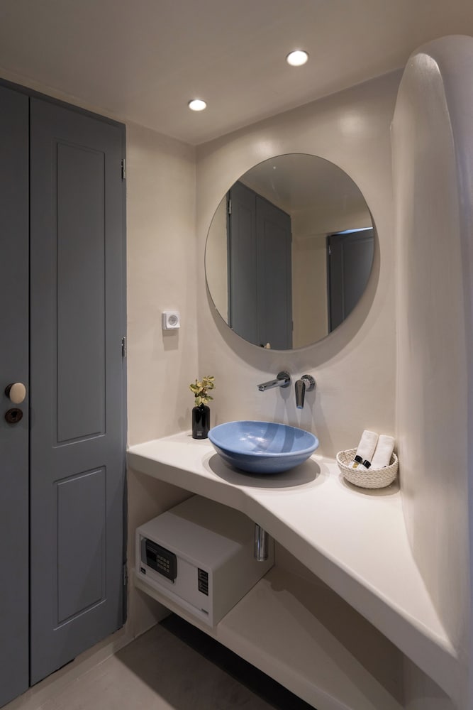 Deluxe Double Room, Sea View - Photo 10