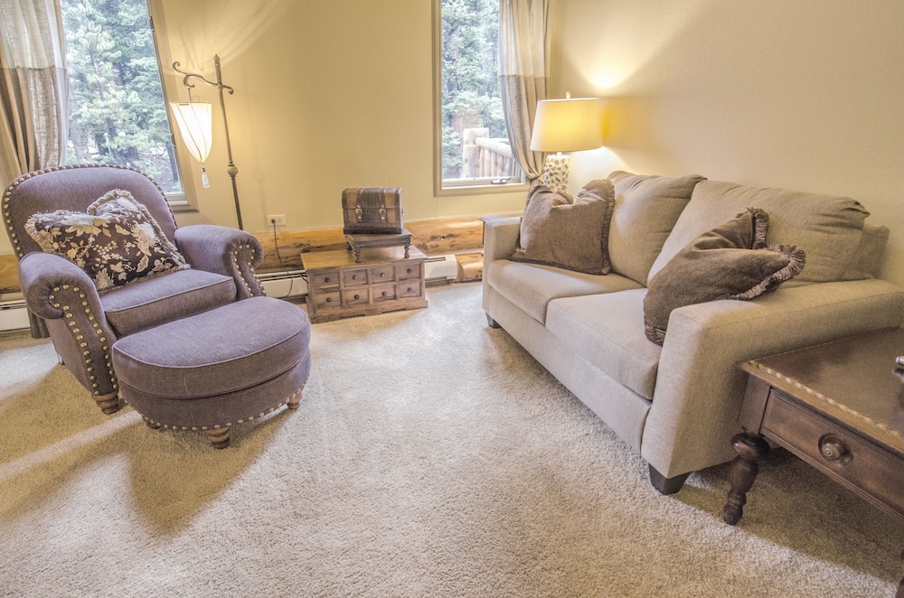 Luxury Suite, 1 King Bed, Balcony, Valley View photo 3