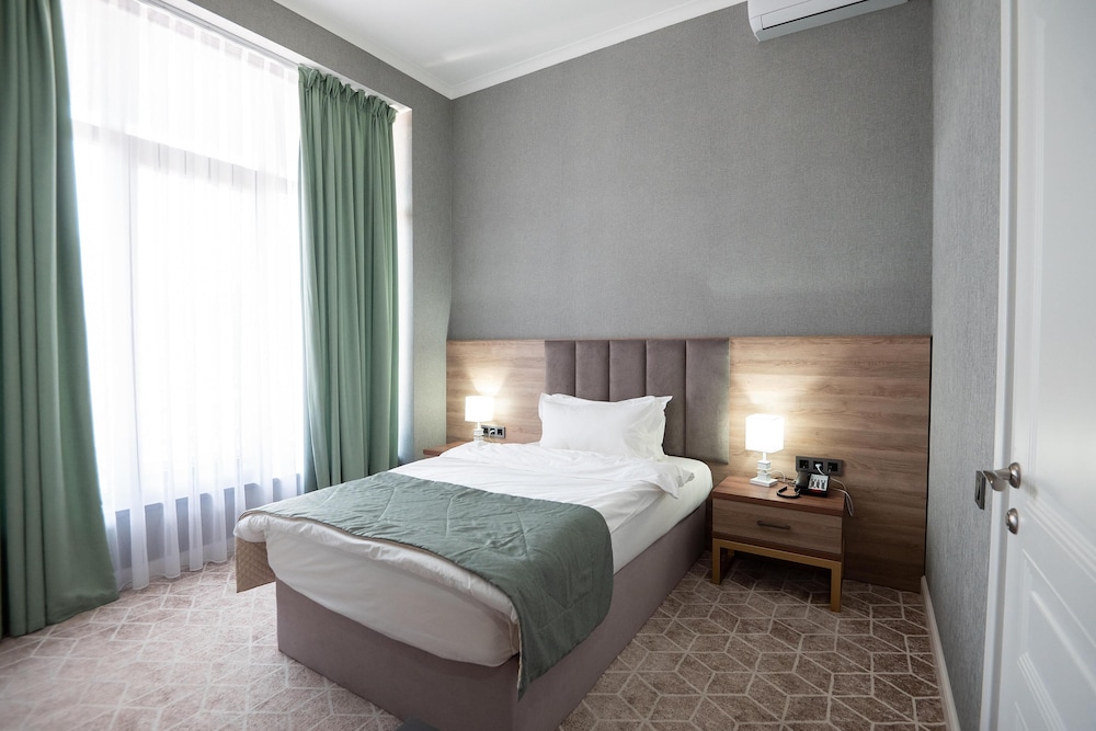 Basic Apartment - Photo 1