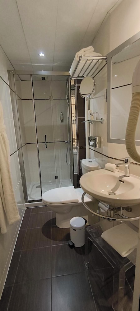 Single Room - 1 large single bed