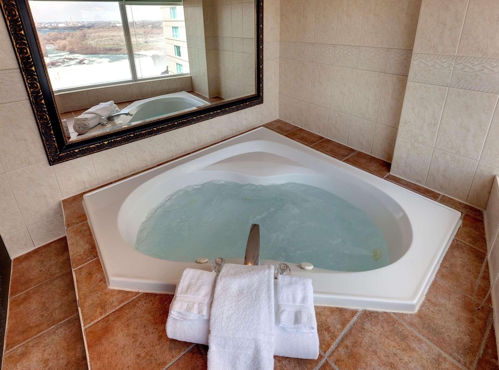 Room, 1 King Bed, Jetted Tub, View (Non-Smoking) photo 3