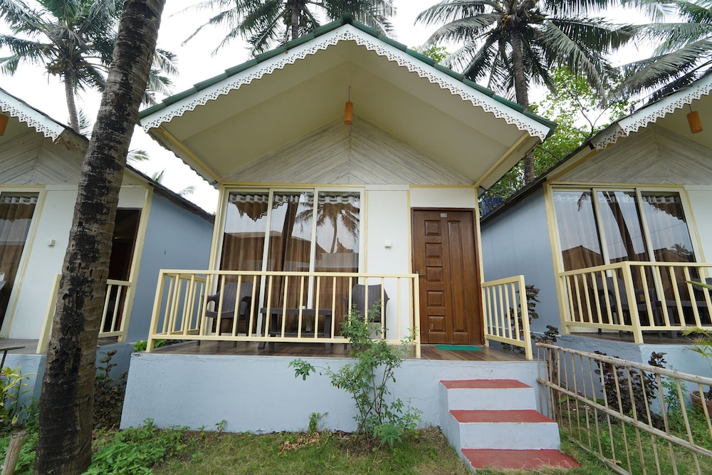 Deluxe Cottage, 1 Queen Bed, Partial Sea View photo 2