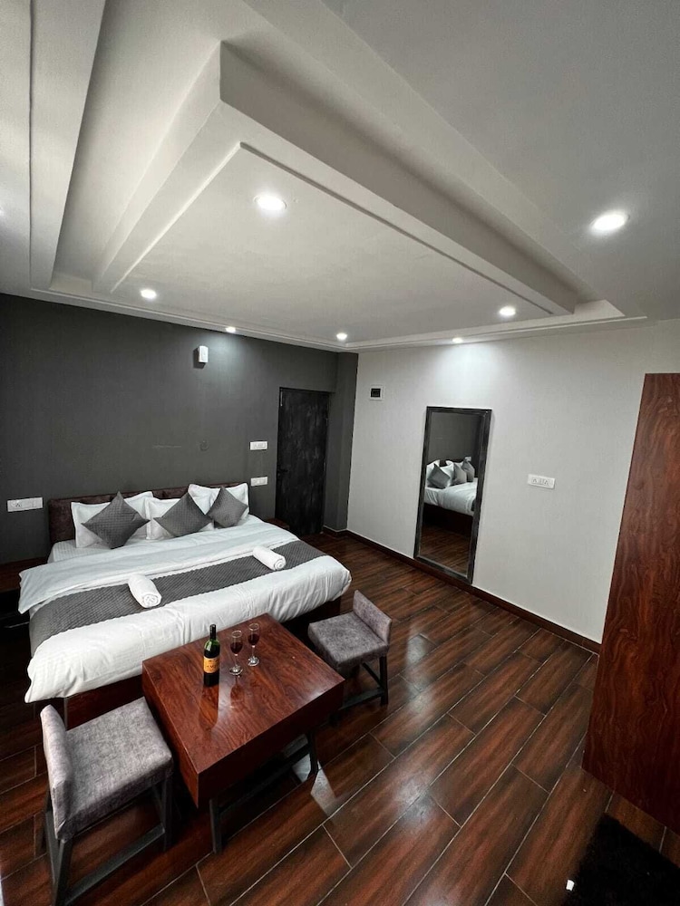 Deluxe Room - Photo 6
